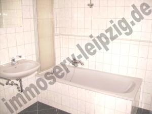 Neusch&ouml;nefeld, Dachgescho&szlig;-3RWE m. Glaserker, Bad