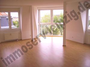 Neusch&ouml;nefeld, Dachgescho&szlig;-3RWE m. Glaserker, Wohnzimmer