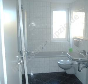 Neusch&ouml;nefeld, gro&szlig;e 4RWE, N&auml;he graph. Viertel, Badezimmer